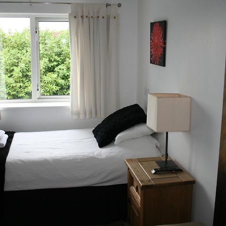 Bed and Breakfast The Leaking Well Dunhampton Esterno foto