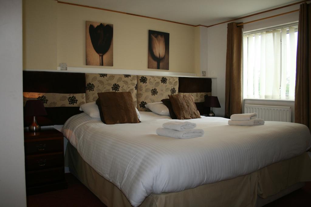Bed and Breakfast The Leaking Well Dunhampton Esterno foto