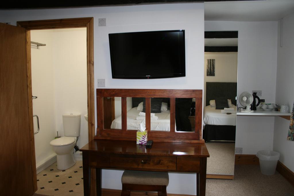 Bed and Breakfast The Leaking Well Dunhampton Esterno foto
