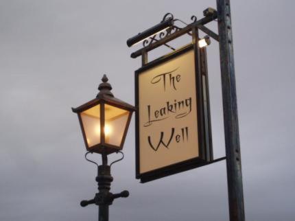Bed and Breakfast The Leaking Well Dunhampton Esterno foto