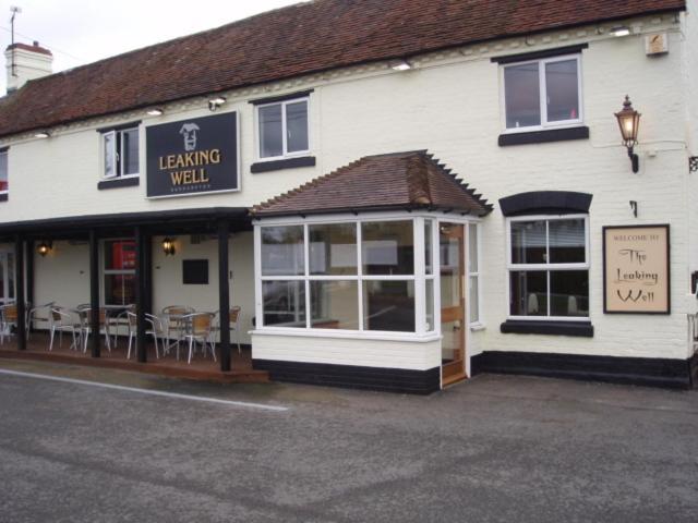 Bed and Breakfast The Leaking Well Dunhampton Esterno foto